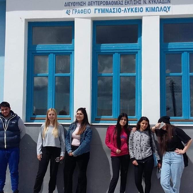 Οι μαθητές της Κιμώλου μαθαίνουν για τις αρχαιολογικές έρευνες στο νησί