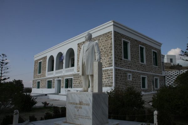 Ολοκληρώθηκε η συντήρηση και ο καθαρισμός του Ανδριάντα του Ευεργέτη.