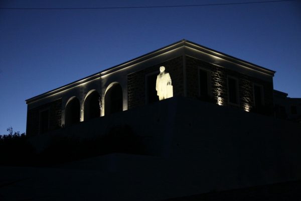 Ολοκληρώνεται και ο ειδικός φωτισμός του Οίκου Περιθάλψεως στην Κίμωλο